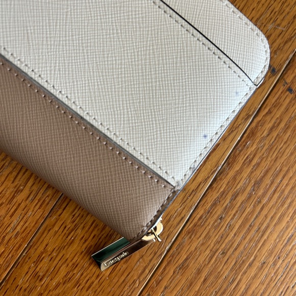 Kate Spade Wallet - Picture 8 of 9